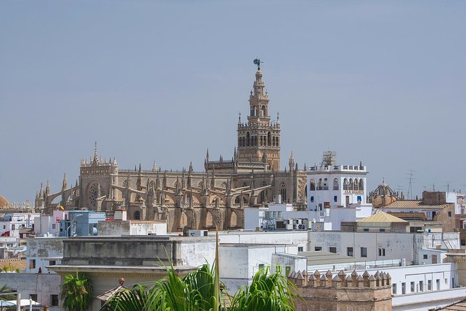 Seville Cathedral and Giralda Tower Guided Tour - Don’t miss these cathedral moments: altarpiece, Chapter House, and Columbus
