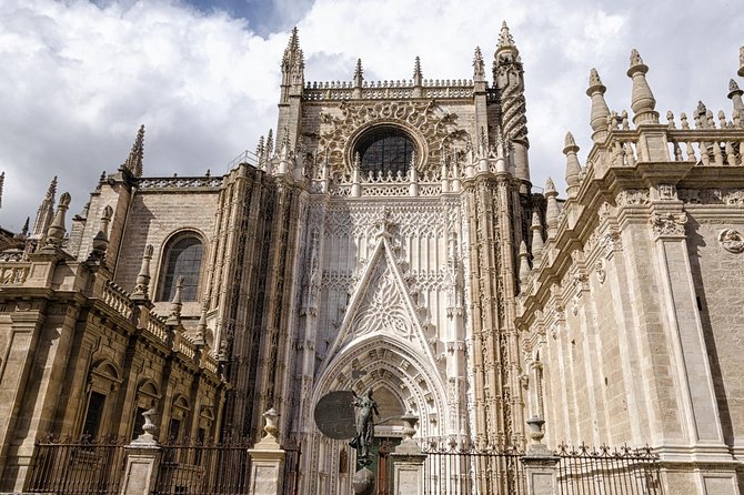 Seville Cathedral and Giralda Tower Guided Tour - How the guide experience shapes the whole tour