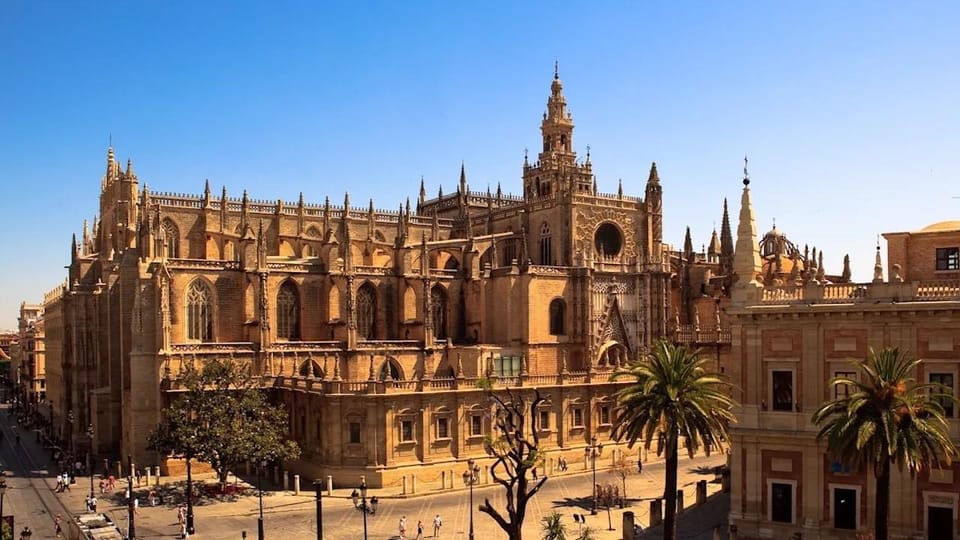 Seville Cathedral and Giralda Tower Guided Tour and Tickets - Entering Seville Cathedral: what your guide helps you see