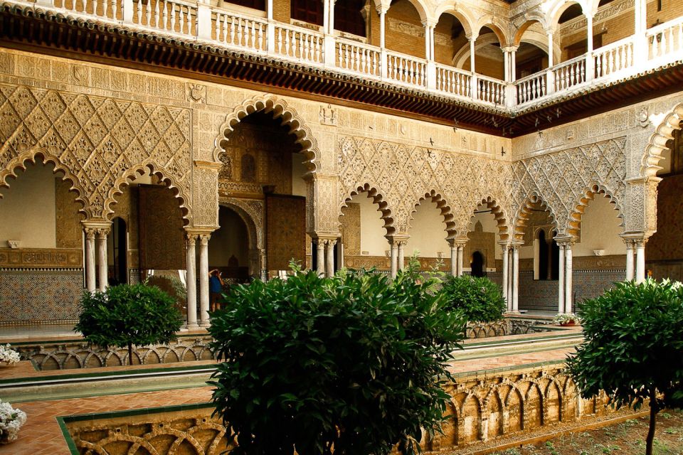Seville: Cathedral, Giralda & Alcázar Guided Tour - Alcázar Gardens and the Pace Reset