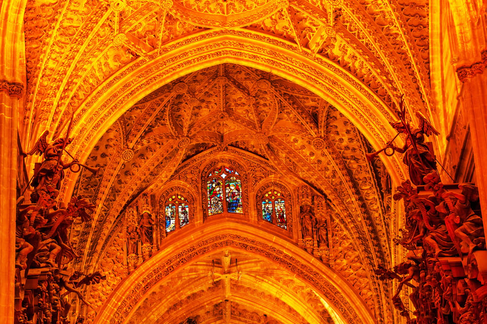 Seville: Cathedral & Giralda Fast-Track Guided Tour - Fast-Track Cathedral and Giralda in 105 Minutes