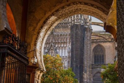 Seville Cathedral & Giralda Guided Tour: Skip-the-Line Entry - Entering Seville Cathedral: Gothic Details You Can Actually Follow