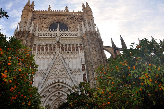Seville Cathedral & Giralda: Guided Tour with Fast-Track Tickets - The 1.5-Hour Flow: Patio, Chapels, Then Giralda Views