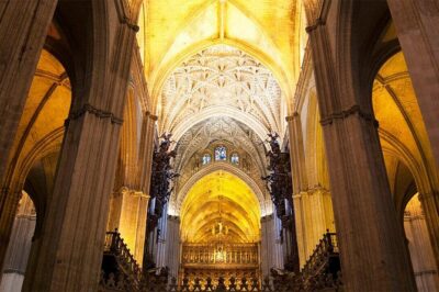 Seville Cathedral Tour - Where you start at Plaza del Triunfo (and how that helps)