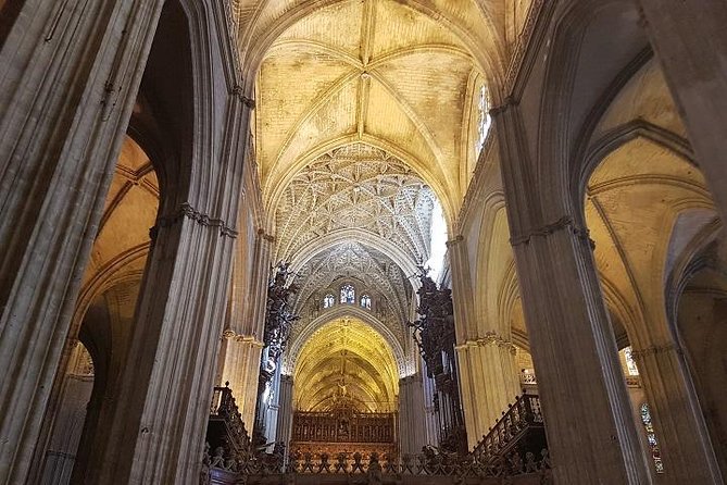 Seville Cathedral Tour including tickets and skip the line entry - Group size and the difference between crowded and controlled