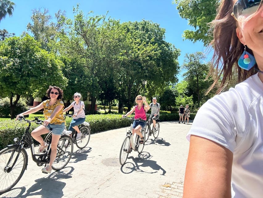 Seville: Dutch Cycling Highlights Tour with local guide - Plaza de España and the photo strategy that keeps it fun