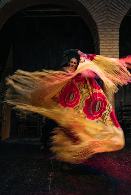 Seville: Enjoy a class of approach to flamenco - Las Palmas First: Learning Palms Rhythm You Can Actually Keep
