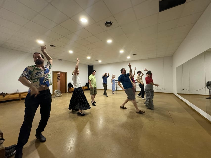 Seville: Enjoy a class of approach to flamenco - The Singing Connection: Why the Meaning Sticks