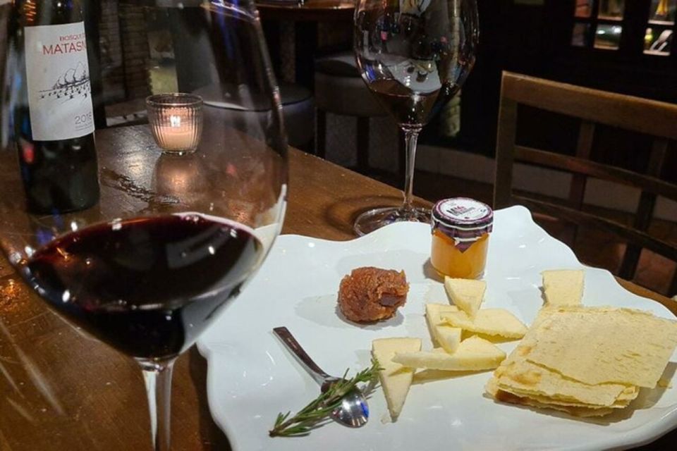 Seville: Flamenco Show and Tapas in Triana Private Tour - Tapas Crawl in Triana: How the Tastings and Drinks Are Structured