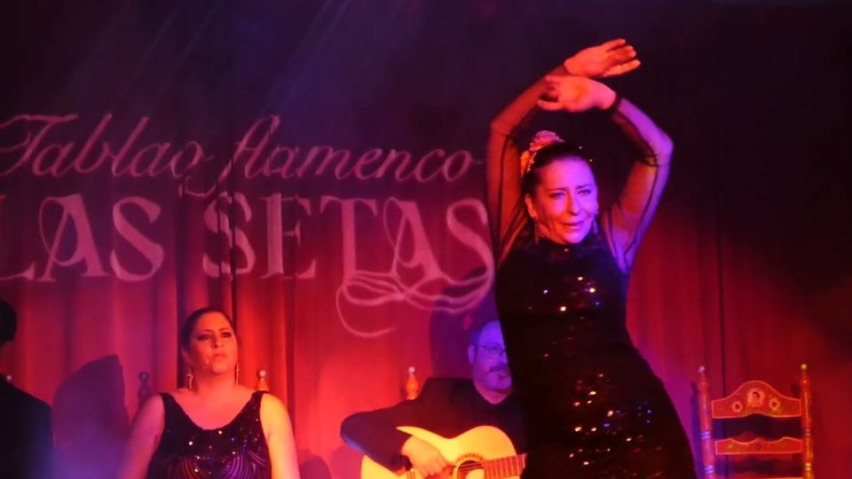 Seville: Flamenco Show & Roof Dinner with Cathedral Views - Why This Seville Night Works So Well Together