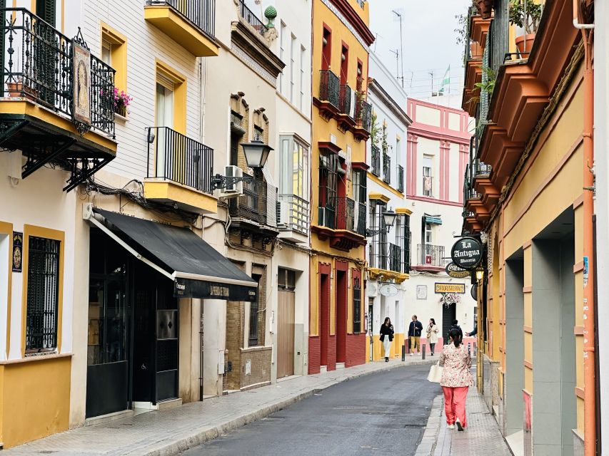 Seville FullDay Tour: Alcázar, Cathedral + Triana & Flamenco - Plaza de España Start: the easiest way to get your bearings