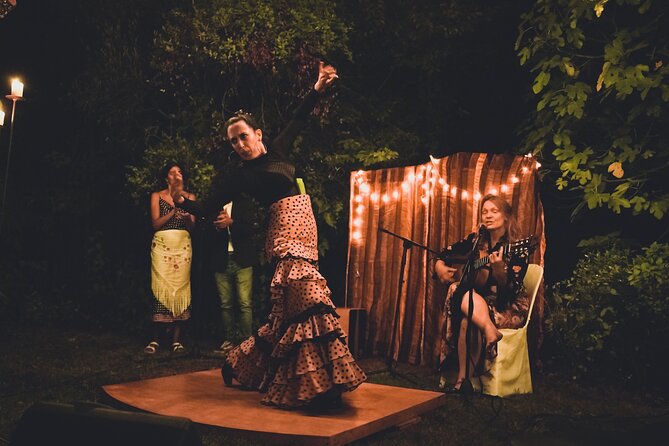 Seville: Fun class to approach Flamenco - The One-Hour Flow: Palmas, Arms, Patá, Then a Group Finish