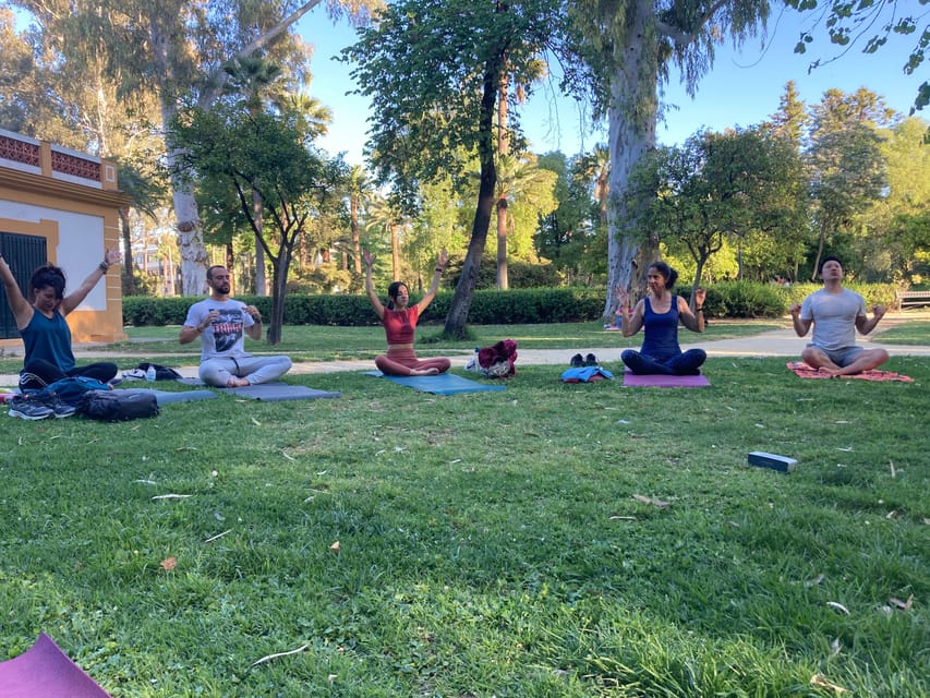 Seville: Group Yoga classes All levels - in French - What happens during the 1-hour French yoga session