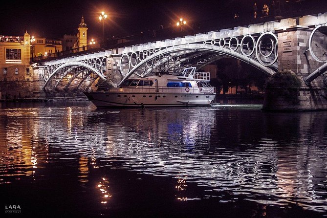 Seville: Guadalquivir River Cruise with Lunch or Dinner - From the river to the landmarks: your photo moments along the Guadalquivir