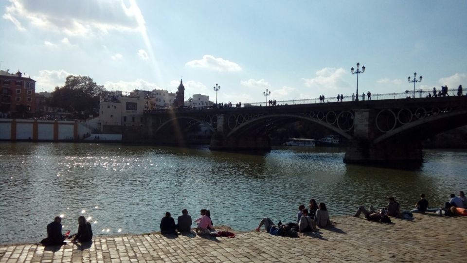 Seville: Guided Sightseeing Day Tour - Seville Cathedral and the Giralda: UNESCO scale with a practical photo window