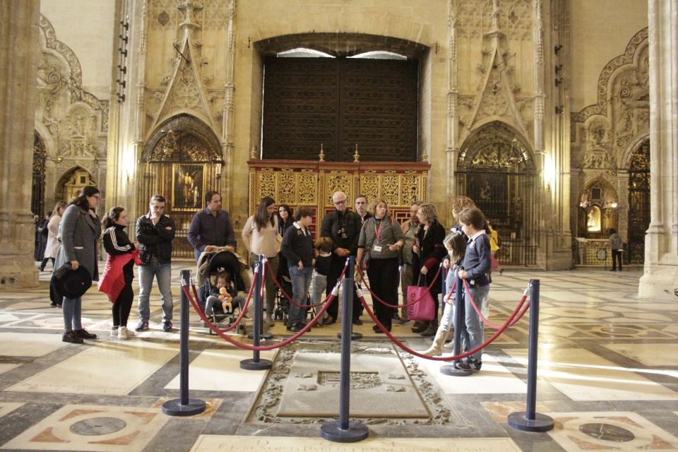 Seville: Guided Sightseeing Day Tour - Santa Cruz in 30 minutes: how to enjoy the maze without getting lost