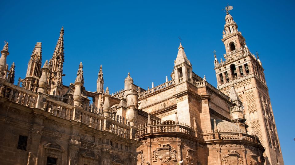 Seville: Guided Tour with Cathedral & Giralda Entrance - Entering Seville Cathedral and Giralda without wasting time