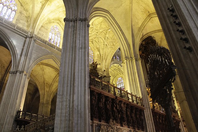 Seville Highlights: Private Family Guided Tour - Catedral de Sevilla: Columbus’ tomb, Gothic scale, and Giralda views