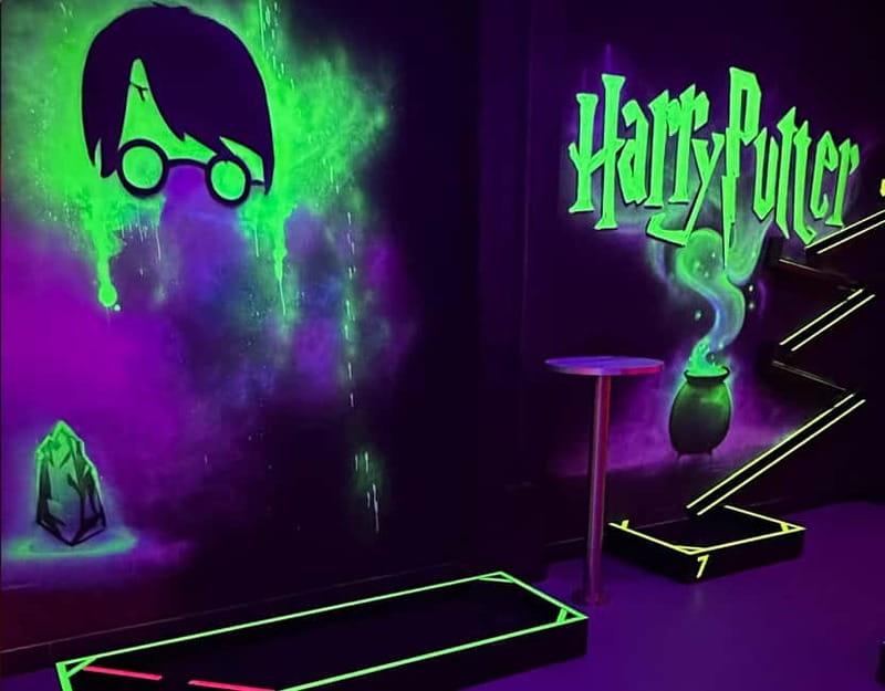 Seville: Indoor UV 18 hole Minigolf Experience - Key points at a glance