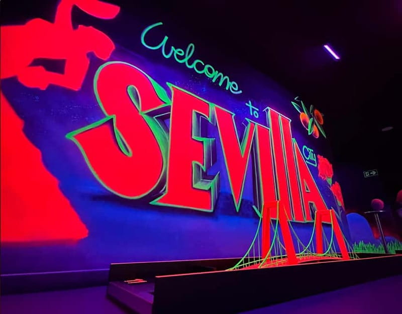 Seville: Indoor UV 18 hole Minigolf Experience - Day versus night: choosing the best start time for UV effects