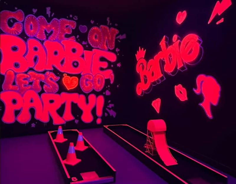 Seville: Indoor UV 18 hole Minigolf Experience - Who this fits best in your Seville itinerary