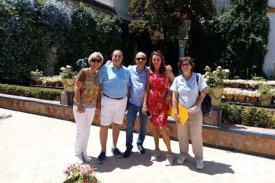Seville : Jewish Quarter & Santa Cruz Walking Tour - Plaza de Santa Cruz: starting with coexistence (and orientation)