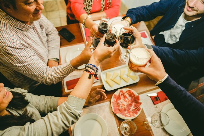 Seville Jewish Quarter Small Group Tour with Tapas and Drinks - Tapas and Spanish Wines: What Your Dinner Includes