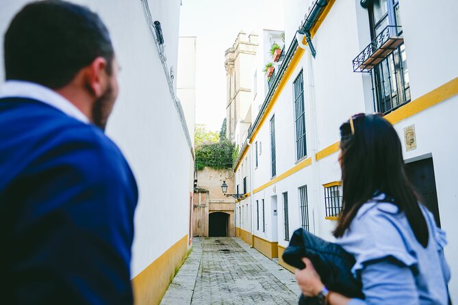 Seville Jewish Quarter Small-Group Walking Tour: History & Gems - Route flow: starting at the Alcázar edge, then into Santa Cruz