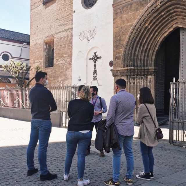 Seville Jewish Quarter walking tour: Santa Cruz District - Plaza de Doña Elvira: oranges, romance, and a calmer pause