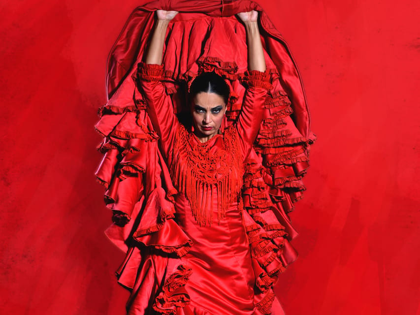 Seville: Live Flamenco Dancing Show Ticket at the Theater - Your 1-hour timeline: from lobby to final claps