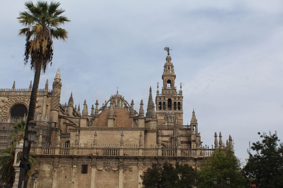 Seville: Major Landmarks Private Tour - Guides Matter: The Style Behind the Stories