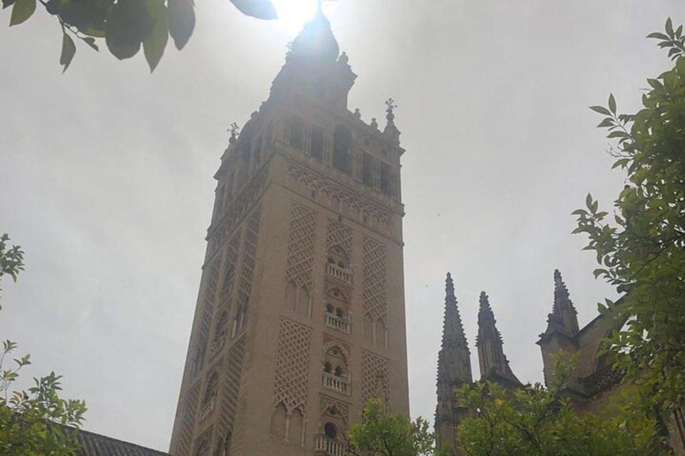 Seville: Must-See Attractions Walking Tour - Catedral de Sevilla and Giralda: How to Look Up Without Getting Lost