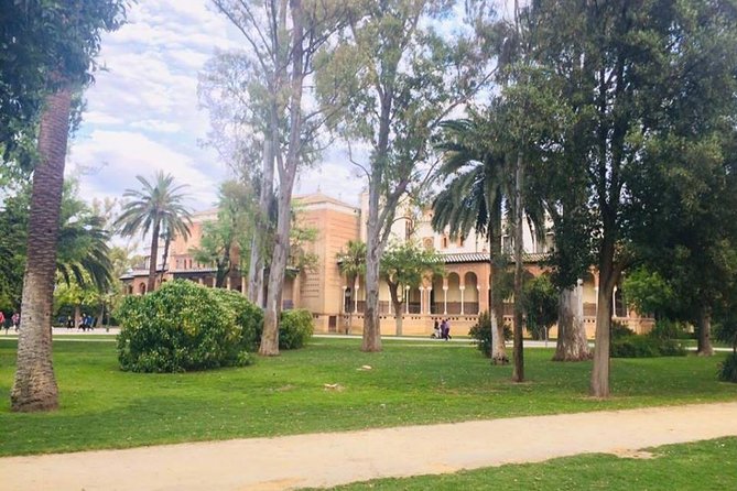 Seville Palaces: Dueñas Palace and Pilate House Tour - Stop 2: Palacio de las Dueñas (Alba family home) with guided pacing