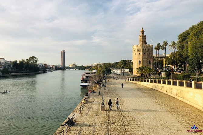 Seville Palaces: Dueñas Palace and Pilate House Tour - Private guiding value: why this beats a random highlights tour