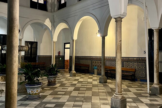 Seville Paranormal Small-Group Walking Tour - The guides: storytelling style makes the difference