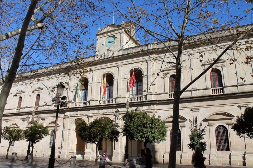 Seville: Paranormal Walking Tour in Spanish - Starting near Seville City Hall and finishing at Calle Arguijo