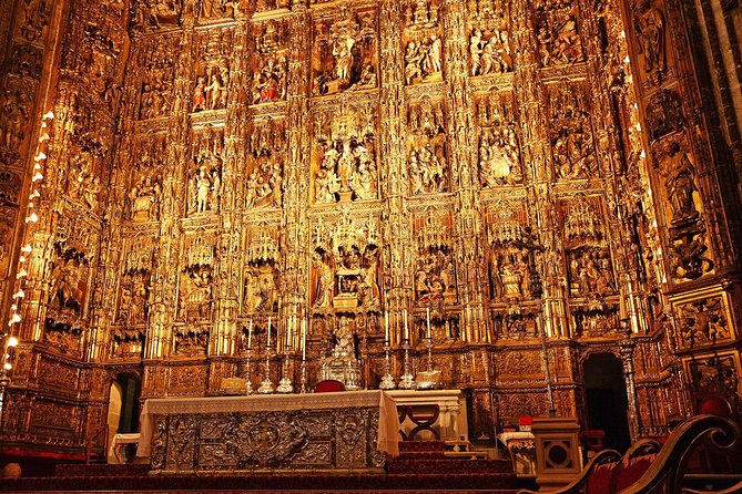 Seville Private Walking Tour with Alcazar & Cathedral Tickets - Torre Giralda: the symbol of Seville and the views at the top