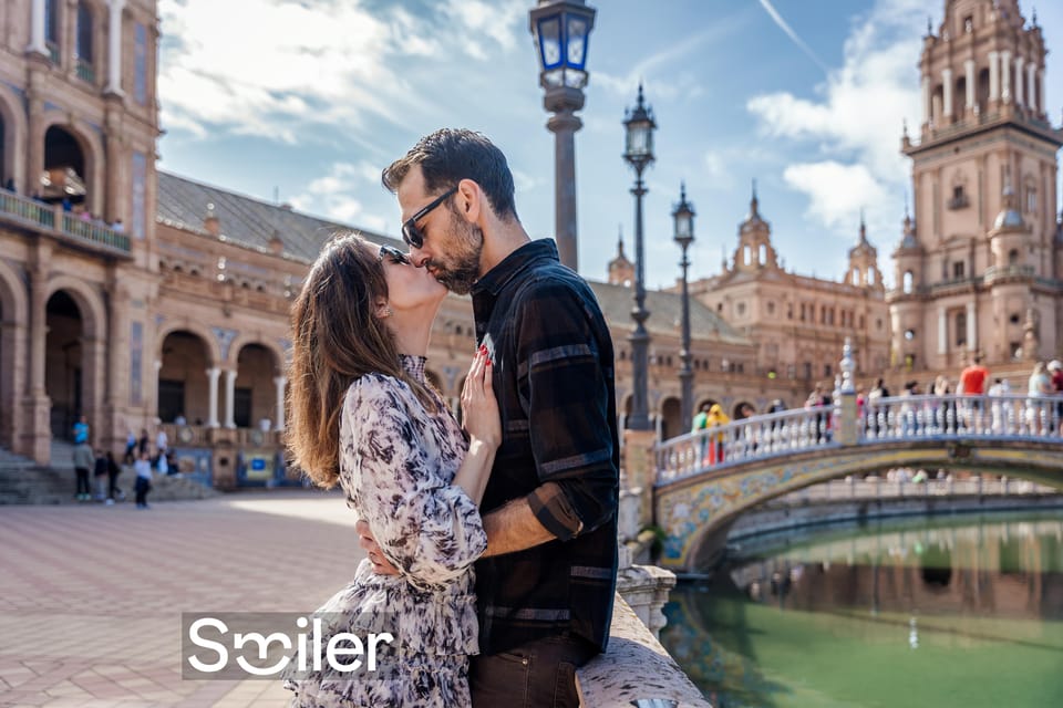 Seville: Professional Photoshoot at Plaza de España - Parque de María Luísa (and Plaza de América for VIP)