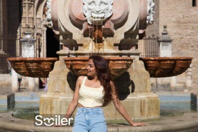 Seville: Professional photoshoot outside Cathedral & Giralda - Picking the right starting meeting point near Plaza Virgen de los Reyes