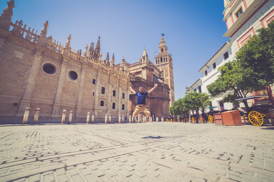 Seville: Professional photoshoot outside Cathedral & Giralda - Who should book this photoshoot in Seville