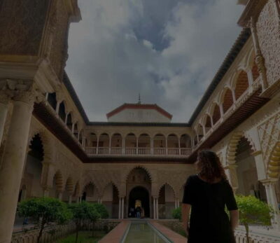 SEVILLE: REAL ALCÁZAR TOUR - Finding the Puerta del León start and the cypress-tree meeting point