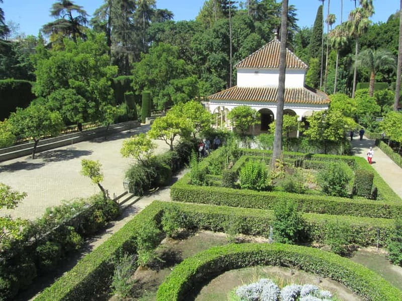 SEVILLE: REAL ALCÁZAR TOUR - Ending in the gardens: your next steps after the tour