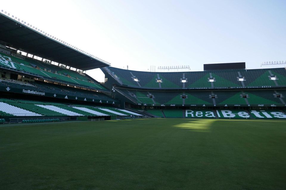 Seville: Real Betis Tour at the La Cartuja Stadium - Presidential Box: your quickest route to understanding the whole stadium