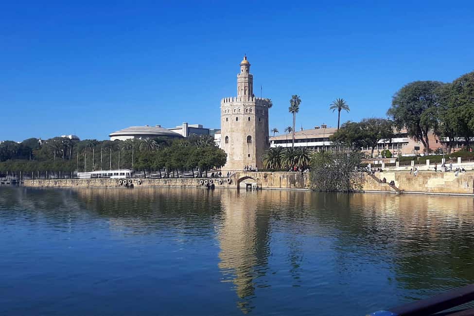 Seville: Restaurant boat ride on the Guadalquivir River with lunch/dinner - The 5-course menu: cold starters, hot mains, and Seville-style dessert