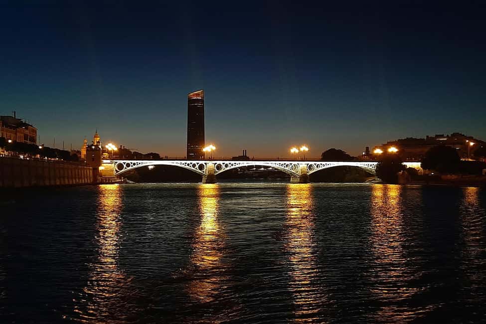 Seville: Restaurant boat ride on the Guadalquivir River with lunch/dinner - Lunch vs dinner: how the onboard mood changes