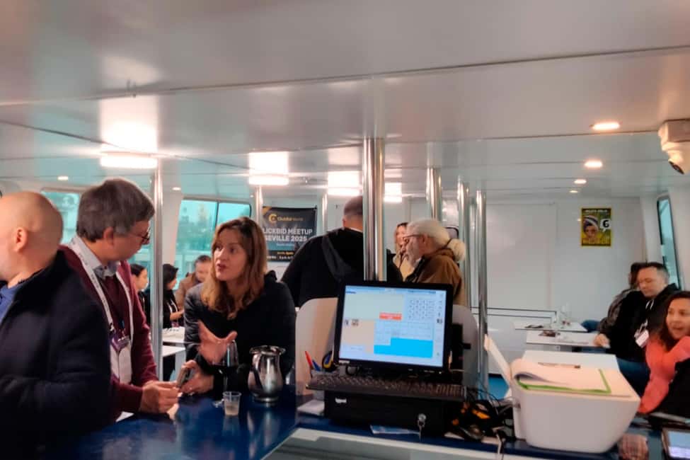 Seville: Restaurant boat ride on the Guadalquivir River with lunch/dinner - Drinks and pace: unlimited until dessert, no high-alcohol included
