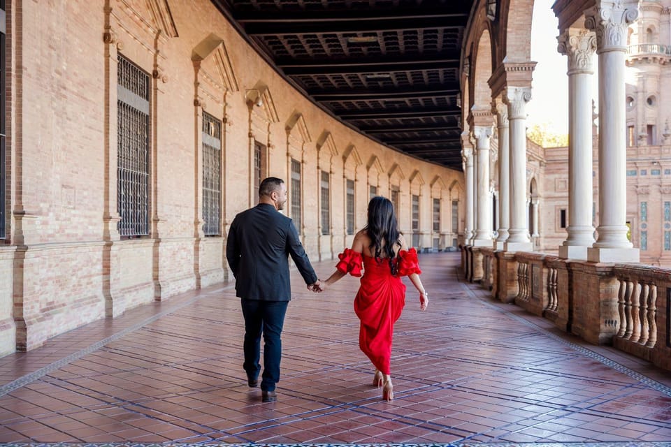 Seville: Romantic photoshoot for Couples - How your local photographer finds the best Seville spots (without you hunting)