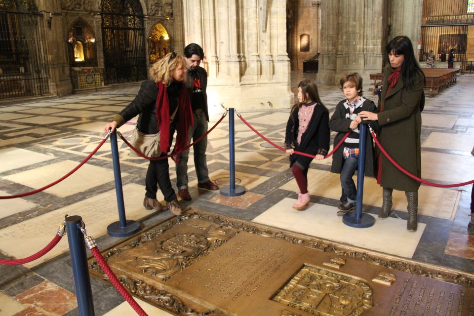 Seville: Royal Alcazar, Cathedral and Giralda Tower Tour - Royal Alcázar, Cathedral, and Giralda: What Your 2.5 Hours Really Covers