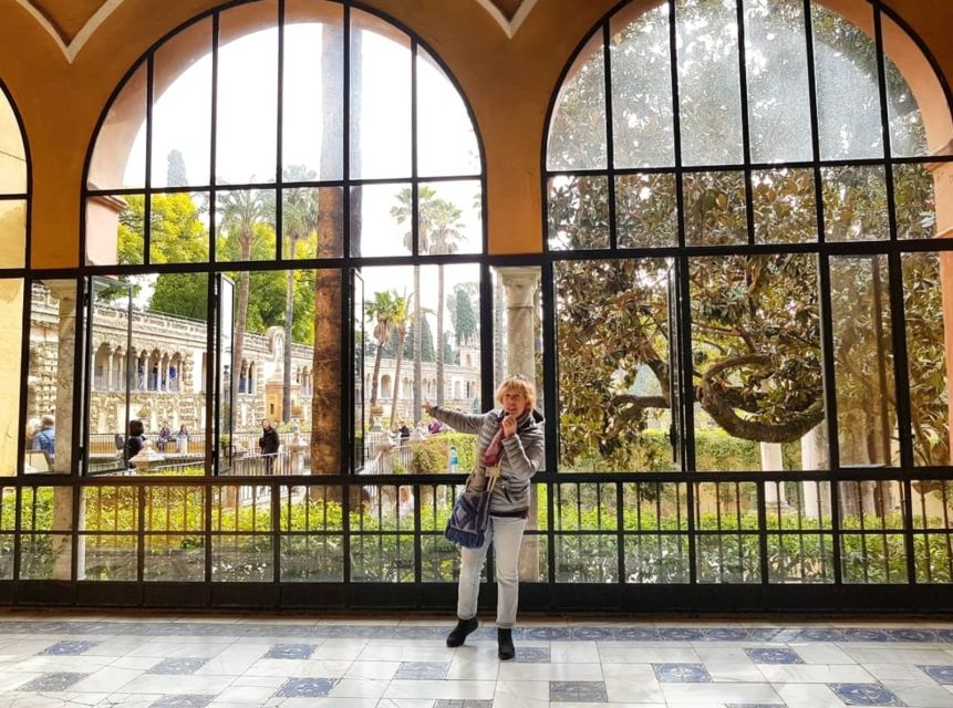 Seville: Royal Alcazar of Seville Tour - Meeting point clarity and guide quality: what to watch for
