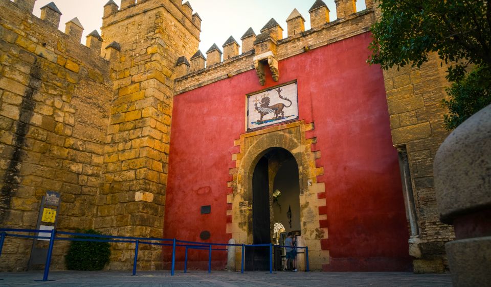 Seville: Royal Alcázar Skip-the-Line Tour by Local Experts - Why the Royal Alcázar makes priority entry feel like a smart move